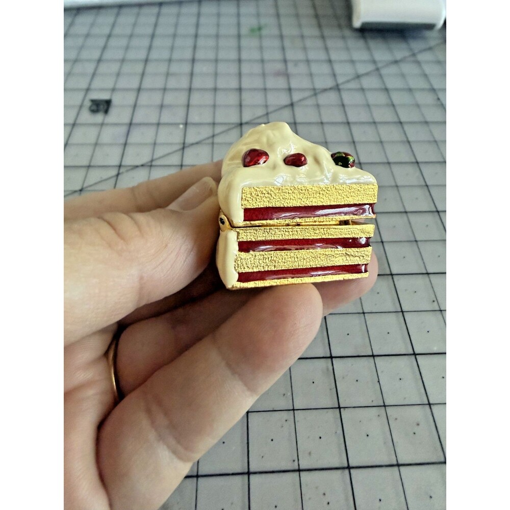 2001 Estée Lauder "Dreamy Dessert" (Strawberry Shortcake Cake Slice) Solid Perfu